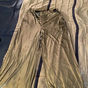 Woman silver metallic wide leg pants